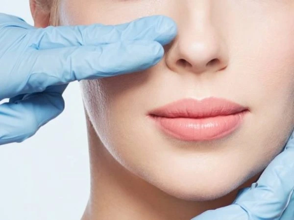 Profil d'un patient après rhinoplastie en Tunisie pour affiner la forme du nez
